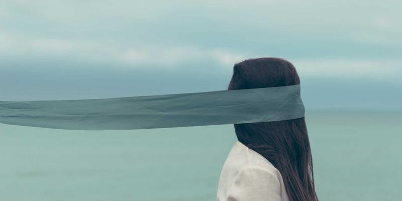 从黑暗旅游到文化重生：Grimapilura与AR技术如何重塑南美药用植物解说体验